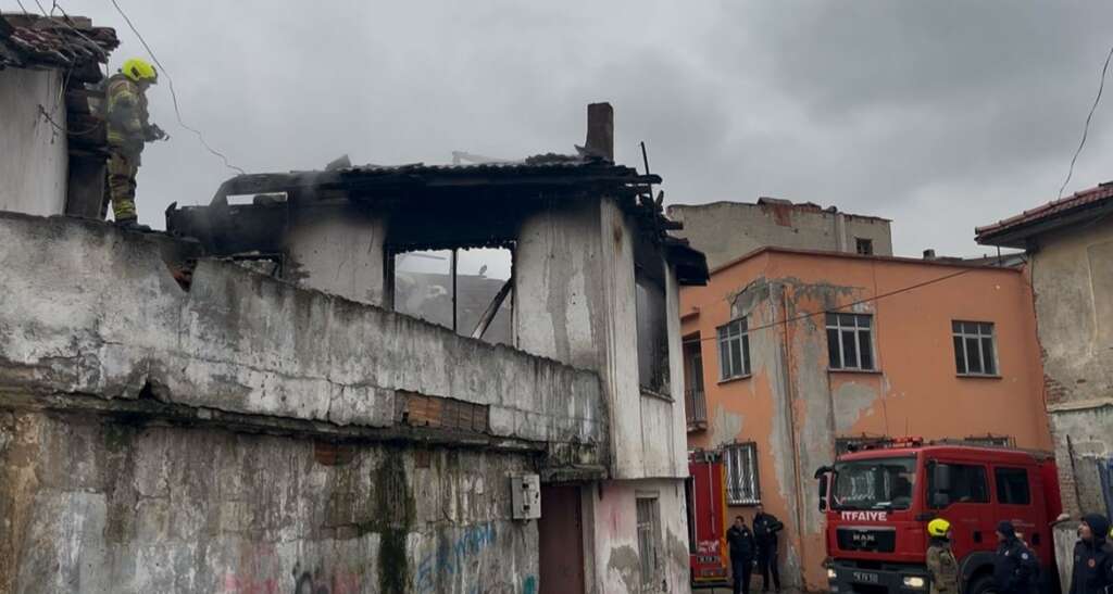 Bursa’da yangın! Metruk bina alevlere teslim oldu