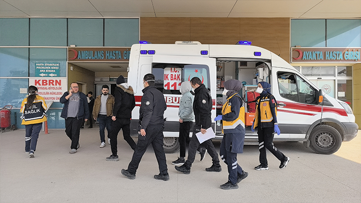 Bursa’da başkasına ait kimlikle tedavi olmak isteyen tüberküloz hastası 2 göçmen polisi alarma geçirdi