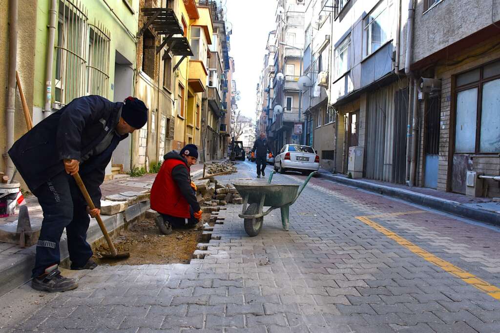 Gemlik’te yol yapım çalışmaları hız kesmiyor