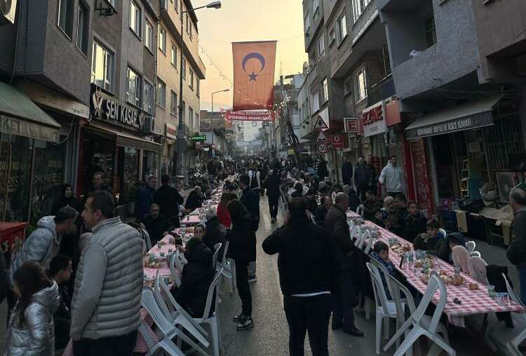 Bursa’da kilometreyi bulan iftar sofrası