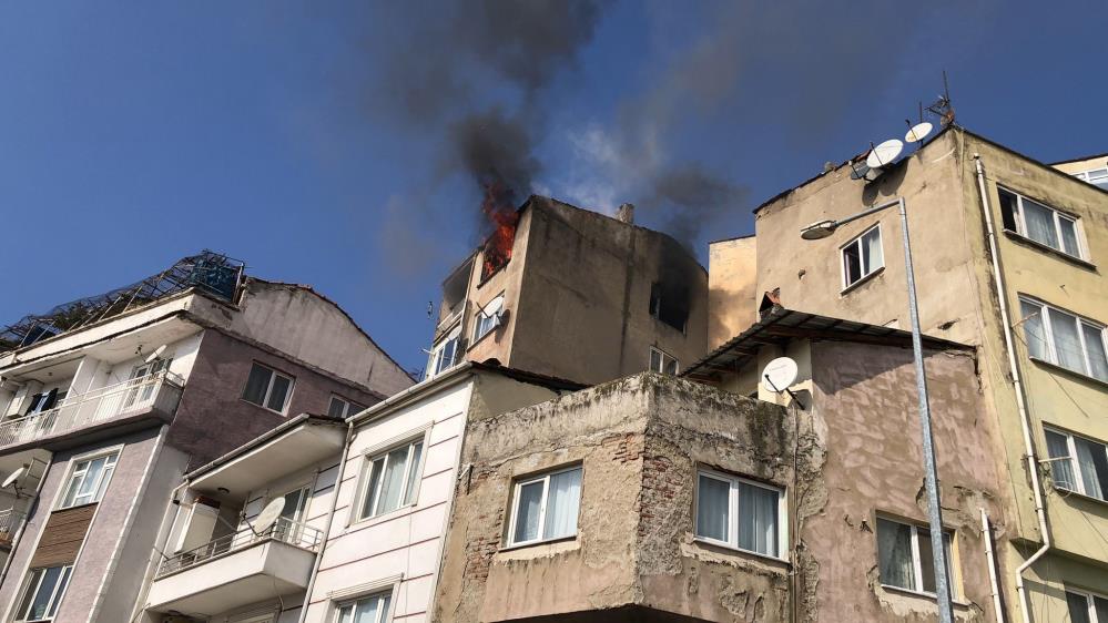 Gemlik’te boş daire alev alev yandı