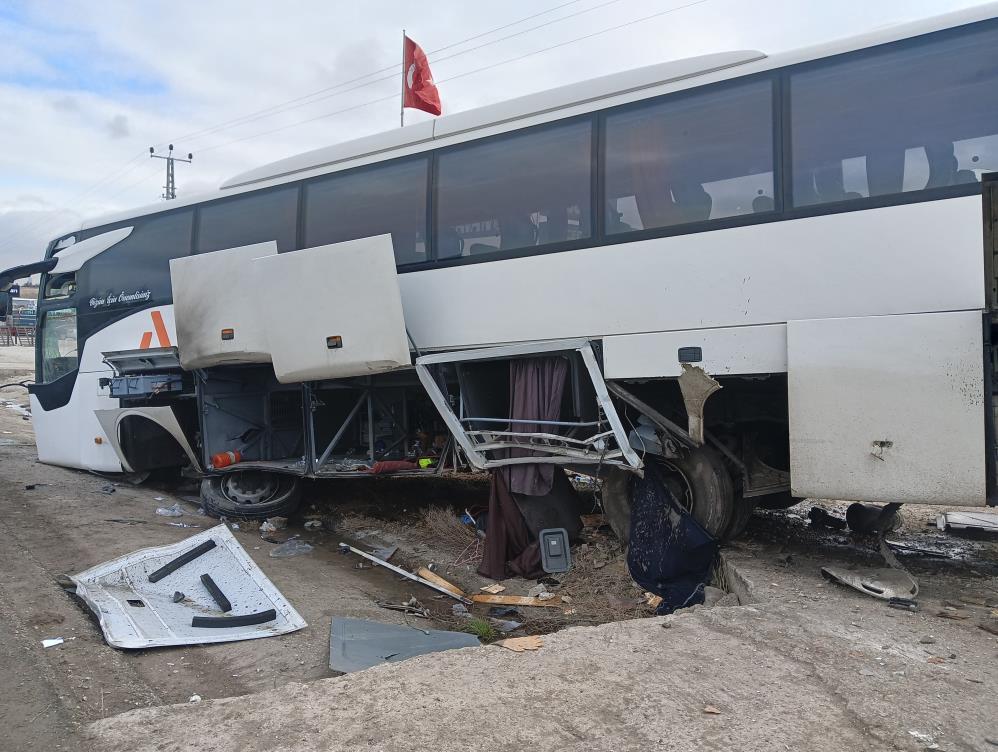 Ankara’da 5’i ağır 16 kişinin yaralandığı otobüs kazası