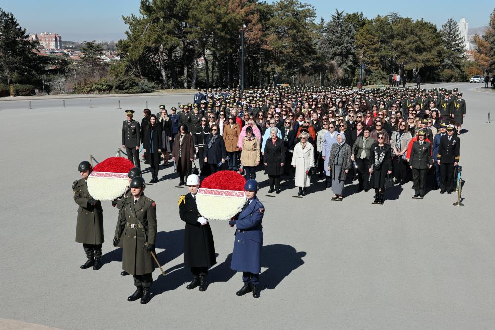 Bakan Güler’in eşi Demet Güler, 8 Mart dolayısıyla Anıtkabir’i ziyaret etti