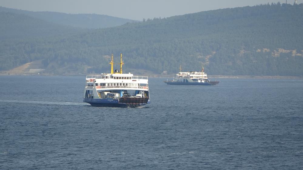 Bozcaada’ya bazı feribot seferleri iptal edildi