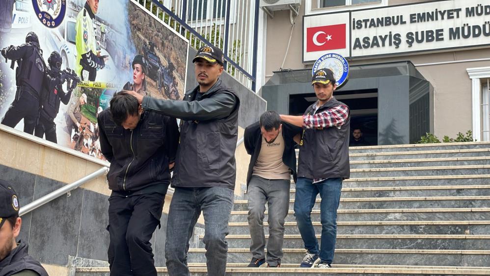 Esenyurt’ta ilginç soygun: Polis olduklarını söyleyerek 1,7 milyon liralık top kumaşı gasp ettiler