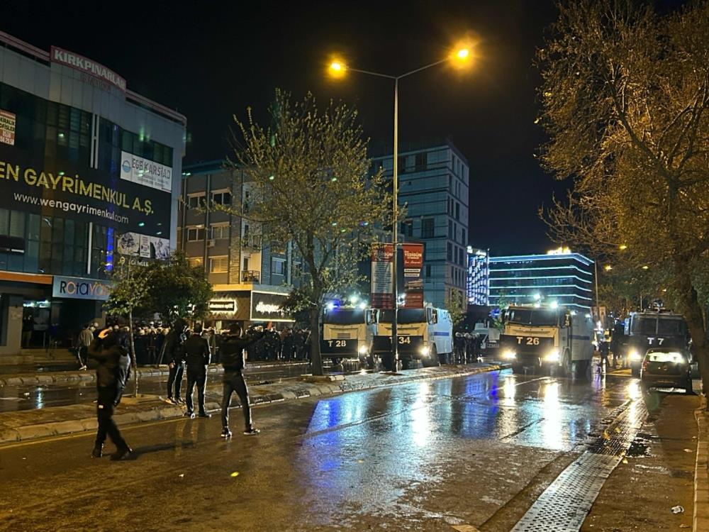 İzmir’de izinsiz yürüyüşlerde 123 gözaltı