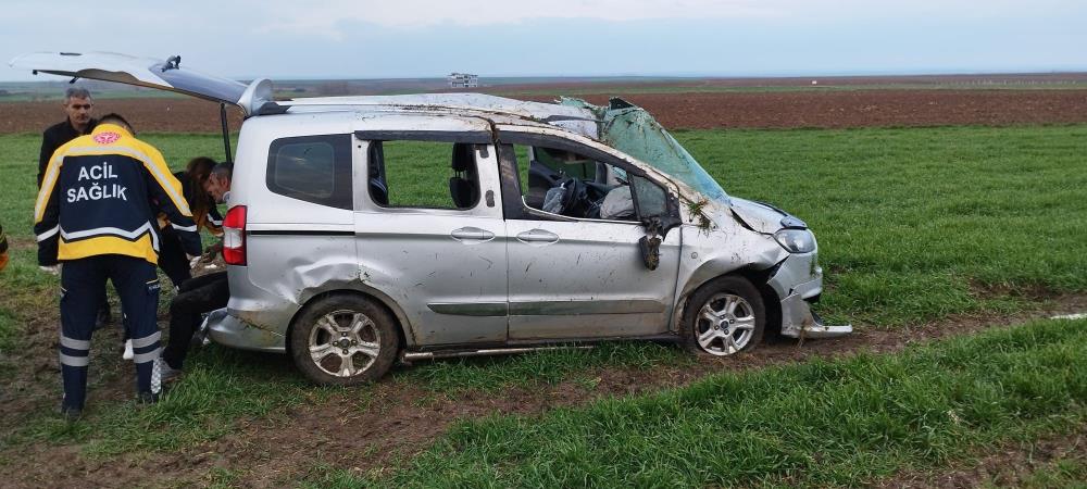 Tekirdağ’da hafif ticari araç takla attı: 4 yaralı