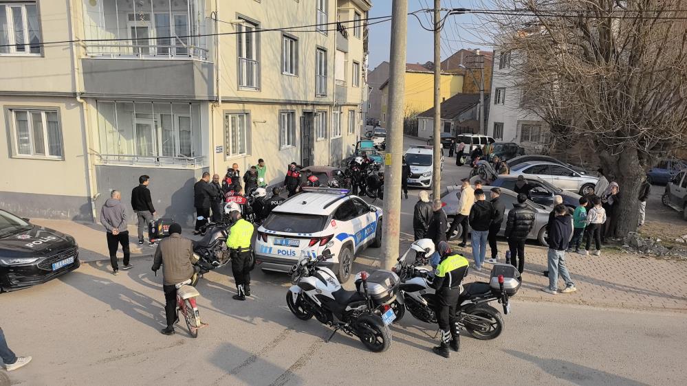 Bursa’da hareketli anlar: Otomobilden neler çıktı, neler!