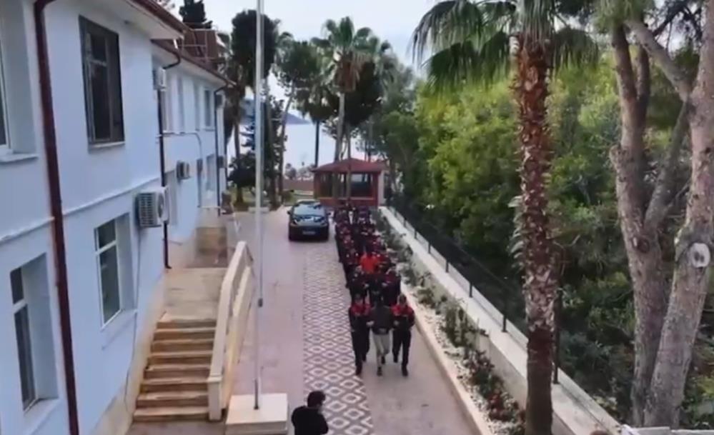 Antalya’da 111 düzensiz göçmen yakalandı