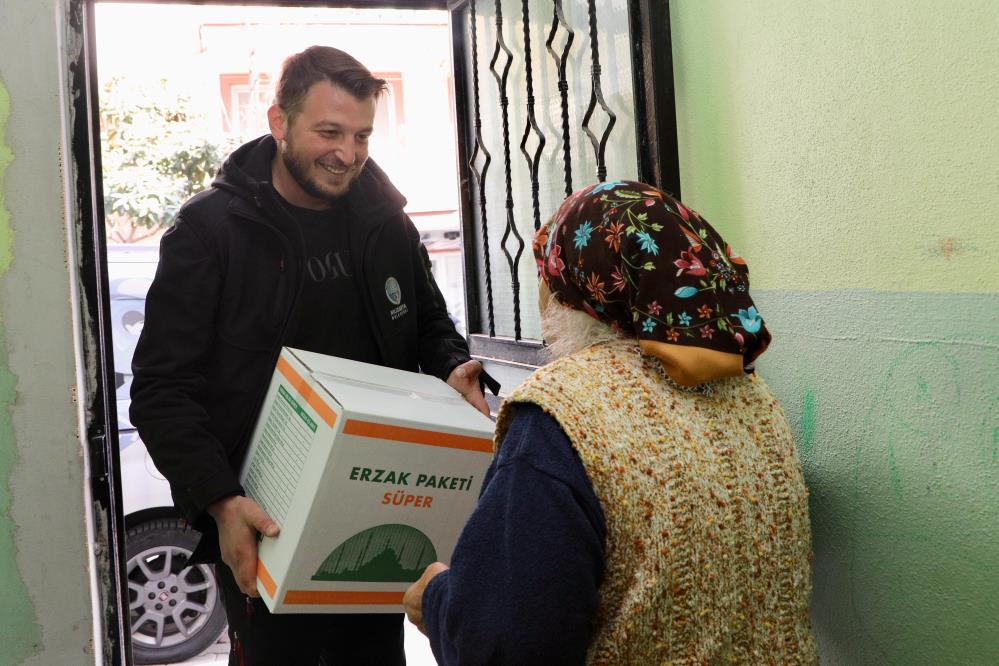 Mudanya Belediyesi’nden erzak desteği