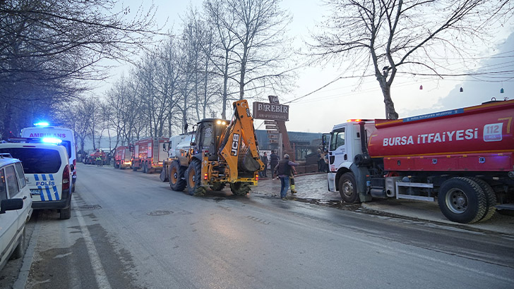 Bursa’da yangın bölgesinde güvenlik önlemi alan polise saldırı