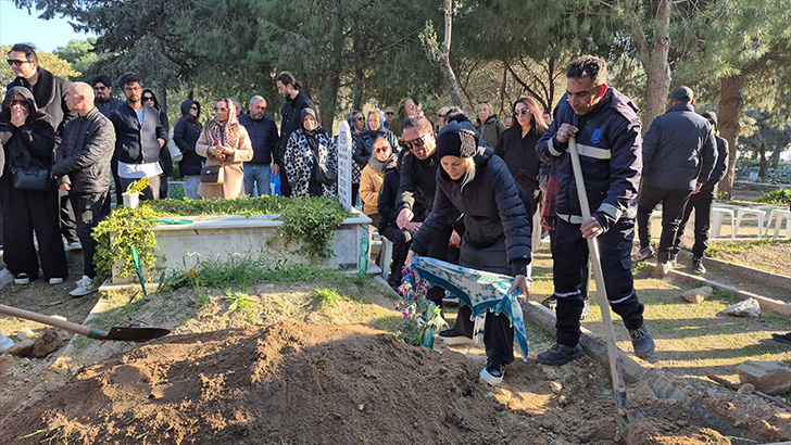 Sanatçı Tanyeli Bodrum’da son yolculuğuna uğurlandı