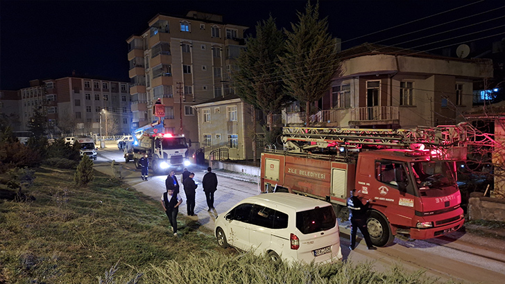 Alkollü şahıs evini ateşe verdi